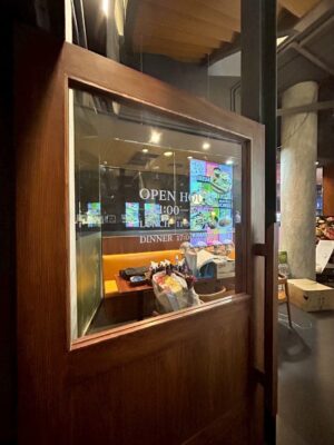 งานสติ๊กเกอร์ติดกระจก Open hours01